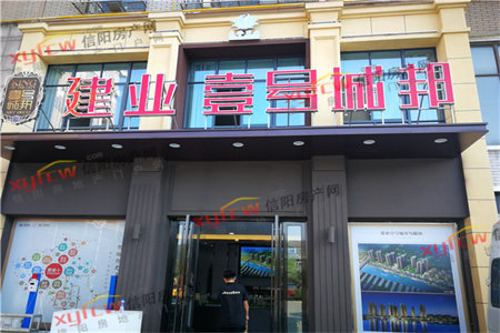 中迪广场一期3室2厅2卫85万105m2简装出售